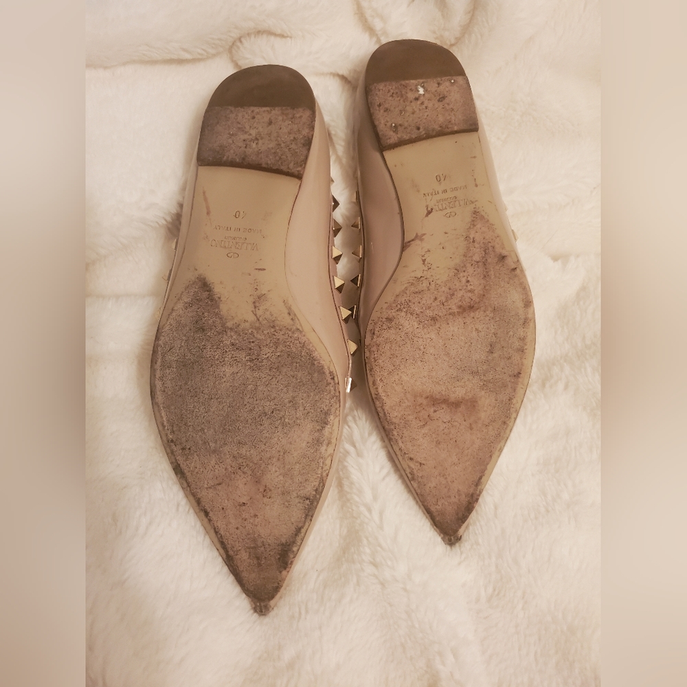 Valentino | Nude Rock Stud Ballerina Flats w Pointy Toe Patent Leather - 8.5 - Picture 15 of 15